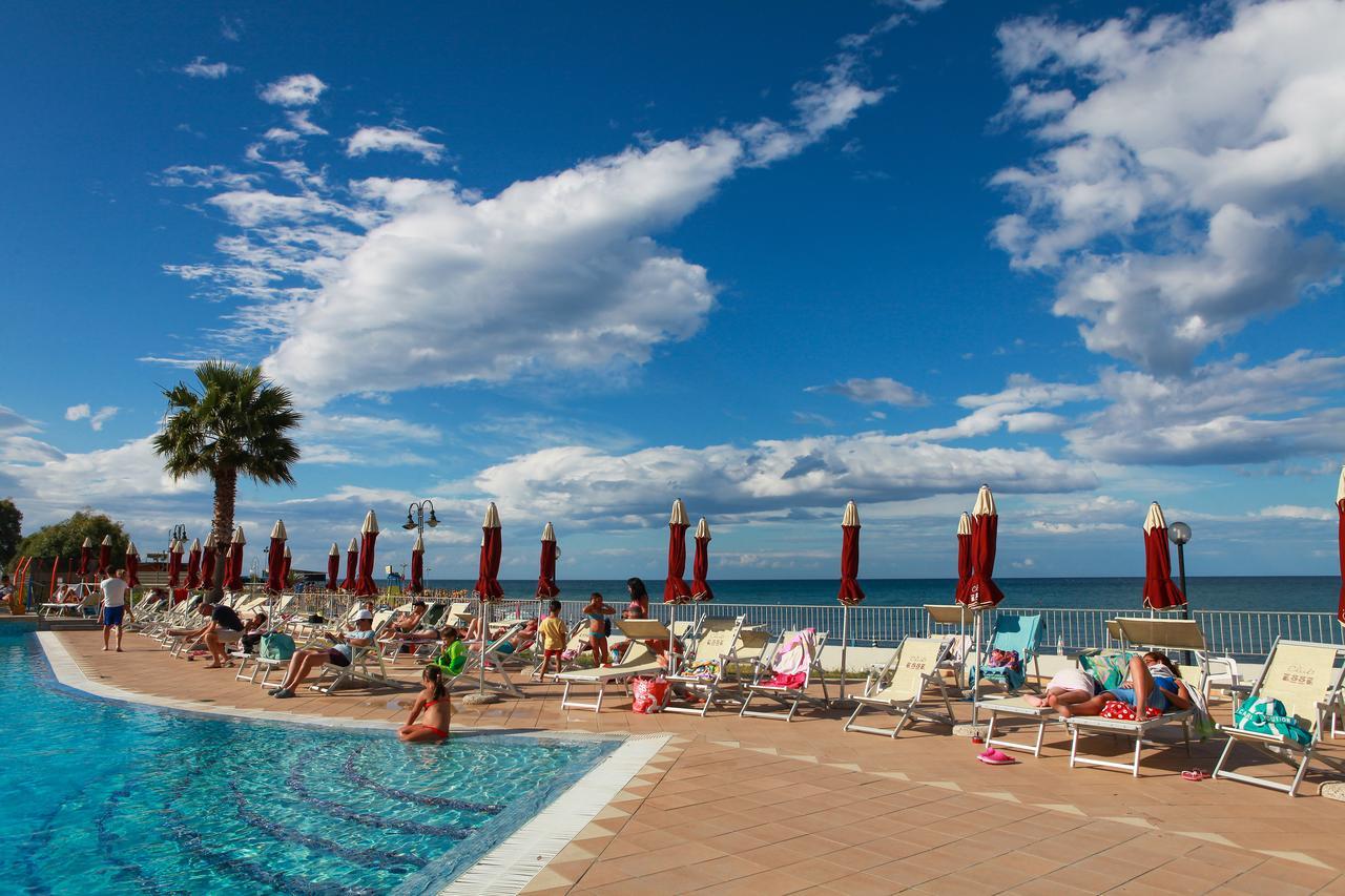 Club Esse Costa Dello Jonio Hotel Mandatoriccio Marina Exterior photo