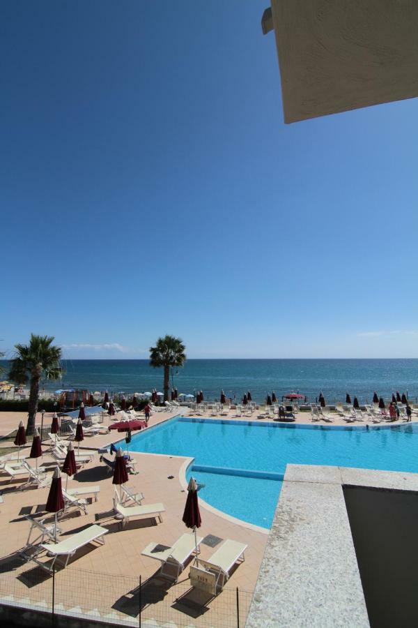 Club Esse Costa Dello Jonio Hotel Mandatoriccio Marina Exterior photo